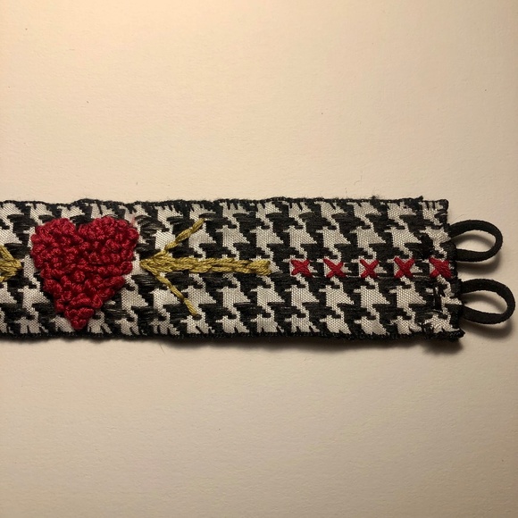 Cuff bracelet Houndstooth Embroidered hand-sewn Hand Crafted heart arrows hugs - Picture 6 of 11